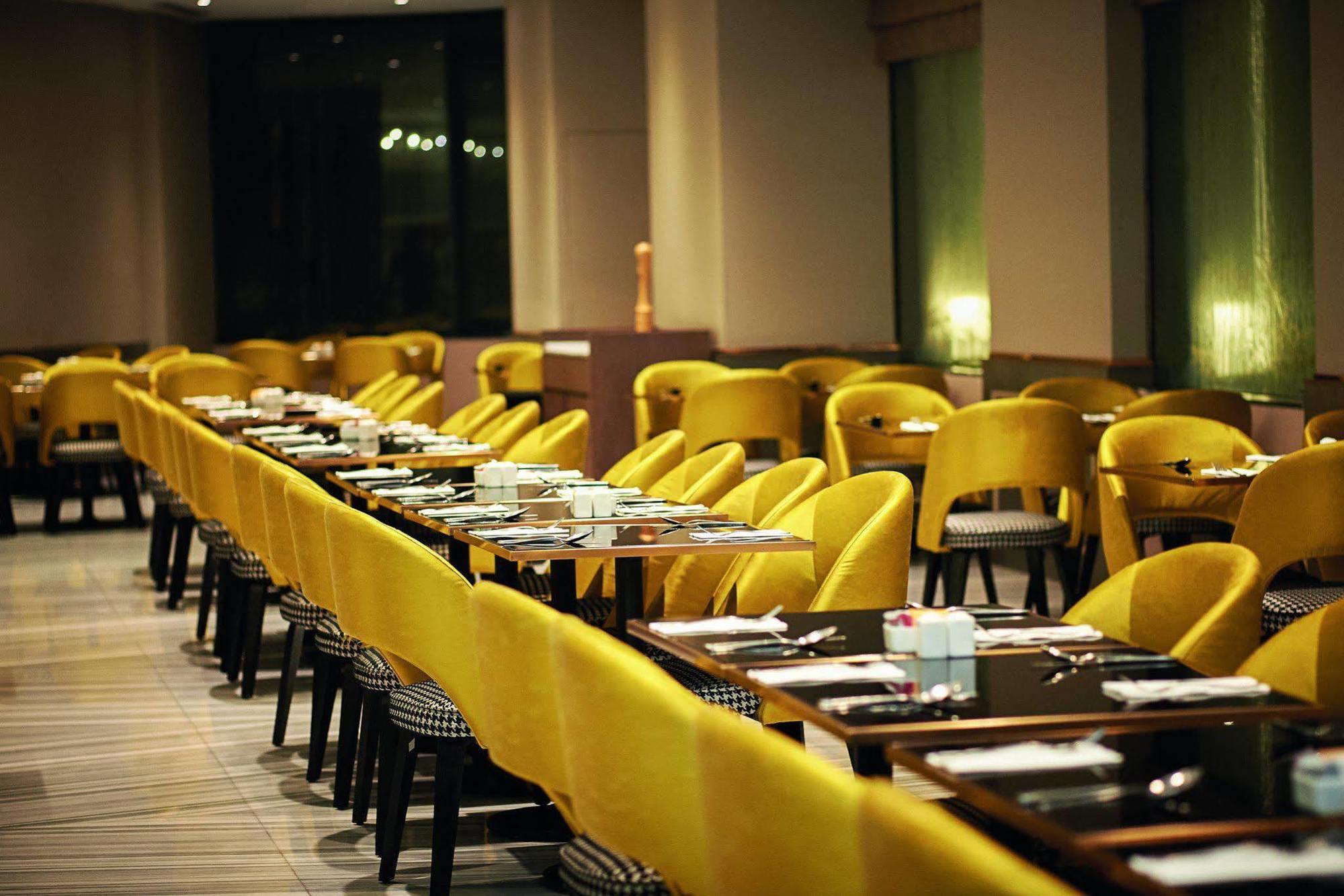 Dorsett Kuala Lumpur Ξενοδοχείο Εξωτερικό φωτογραφία The interior of the restaurant
